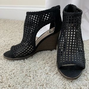 Fergalicious by Fergie Black 2.5" Open Toe Wedges!